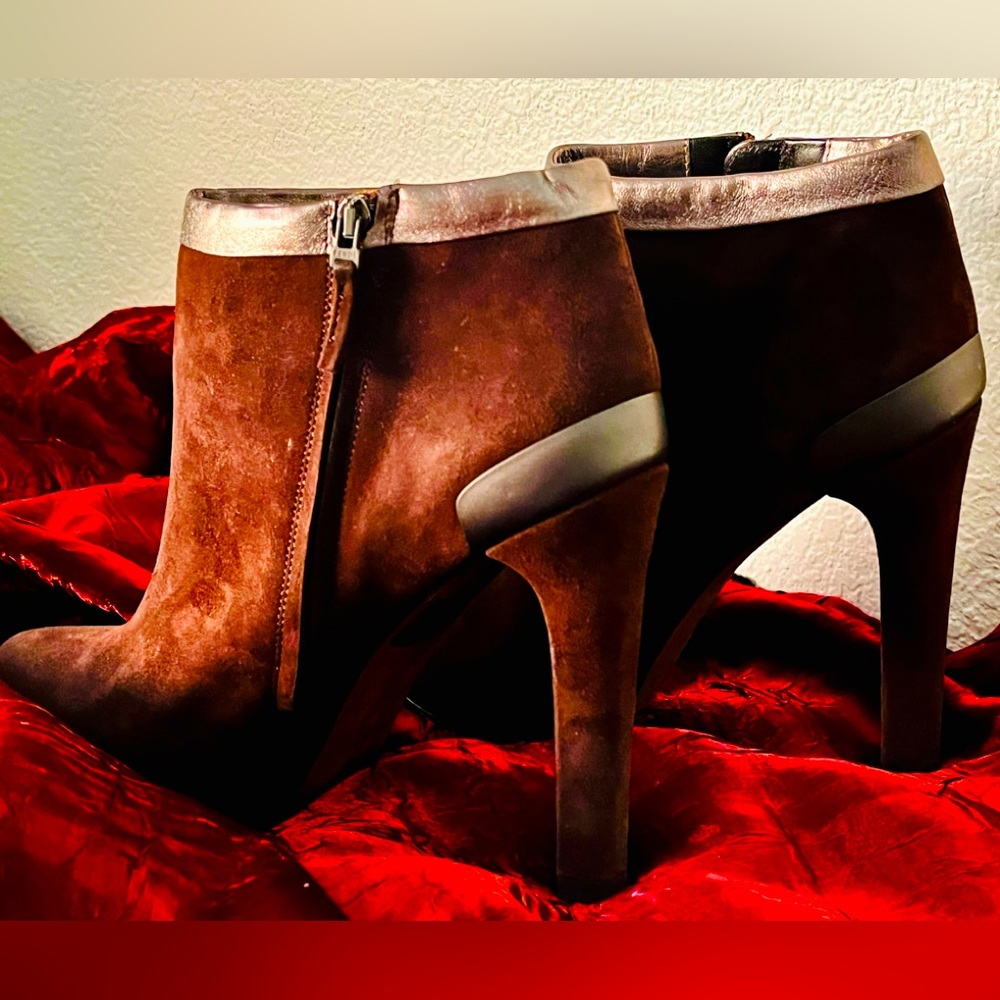 Fendi all leather dark brown suede ankle booties w/side zip 4 1/2”heel Fendi bag